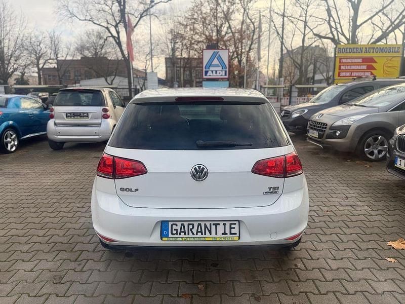 Gebraucht VW Golf VII Trendline 110 PS (80 kW) 2014 Weiß Kleinwagen