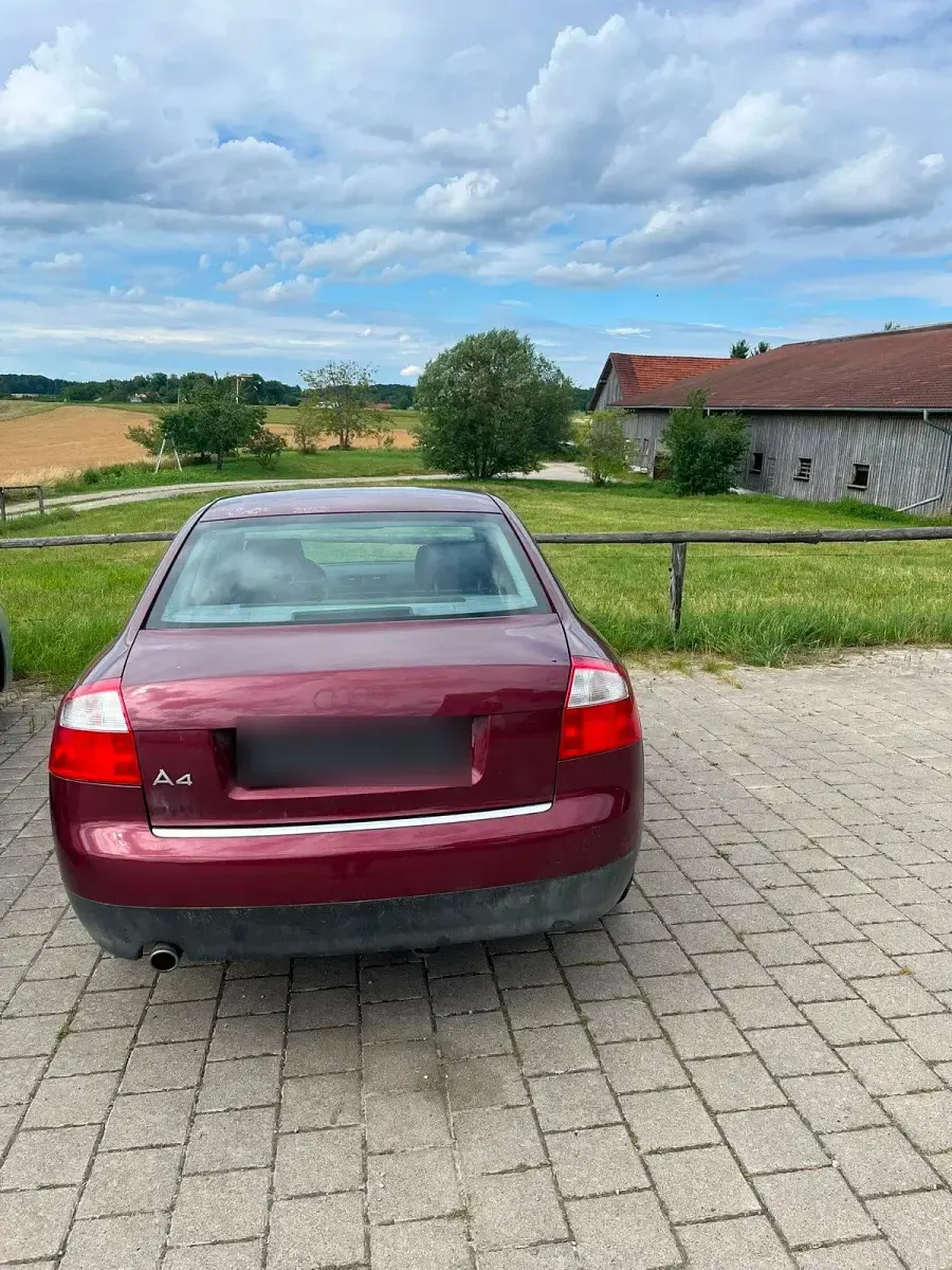 Gebraucht Audi A4 102 PS (75 kW) 2003 Rot Limousine