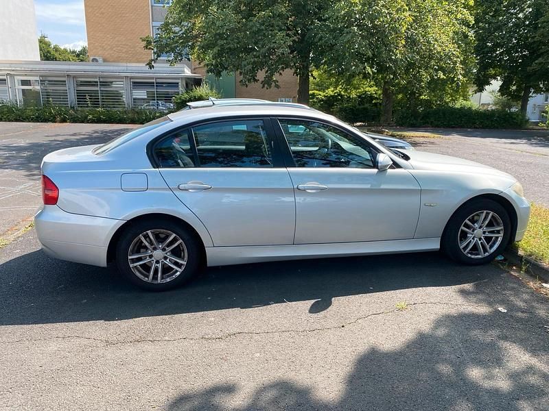 Gebraucht BMW 320 150 PS (110 kW) 2006 Silber Limousine