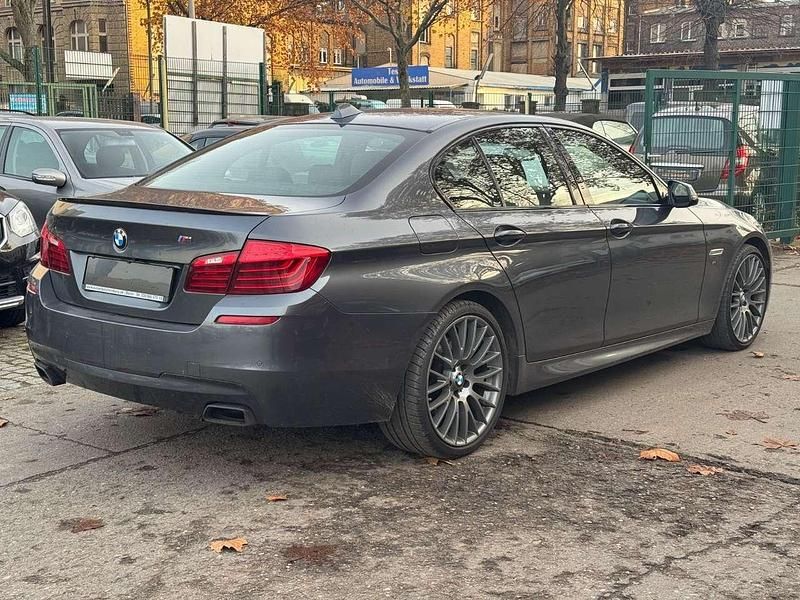 Gebraucht BMW 550 381 PS (280 kW) 2016 Mineralgrau Limousine