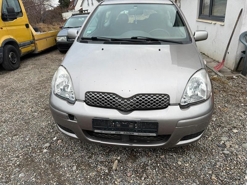 Gebraucht Toyota Yaris 65 PS (47 kW) 2003 Silber Kleinwagen