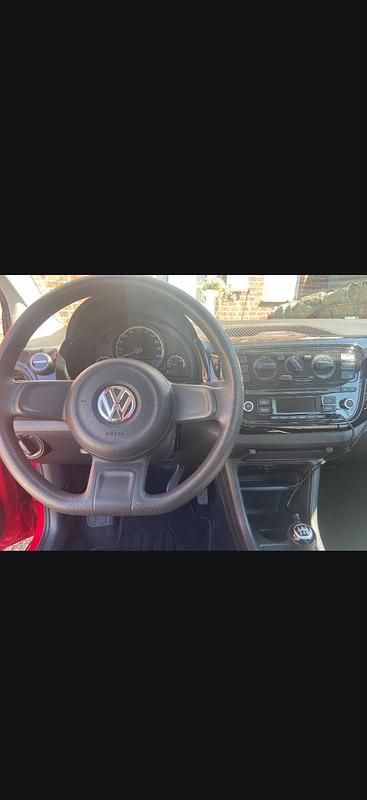 Second-hand VW up! 60 CP (44 kW) 2013 Roșu Hatchback