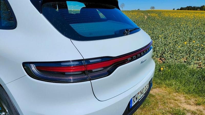 Używany Porsche Macan 245 KM (180 kW) 2021 Biały SUV