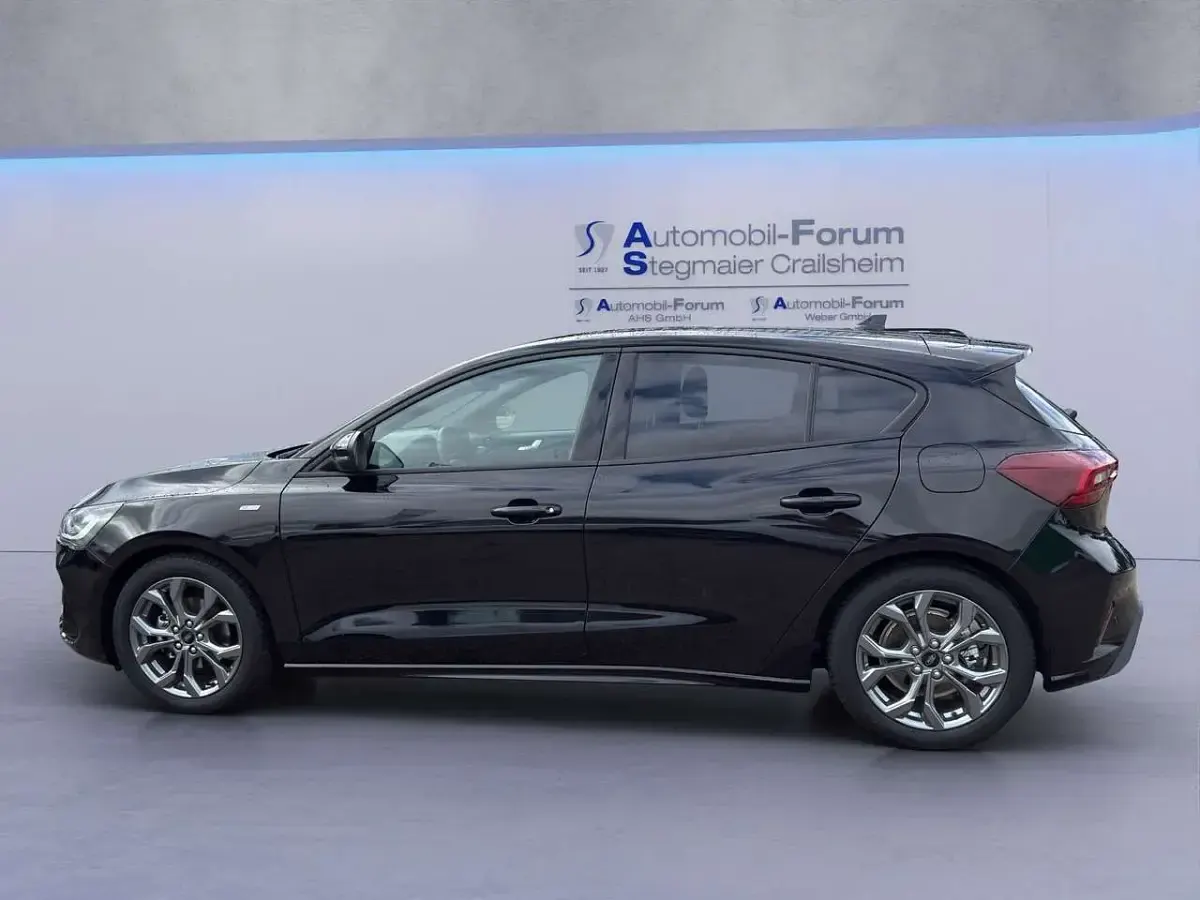 Gebraucht Ford Focus ST-Line X 125 PS (91 kW) 2024 Agate black metallic Limousine