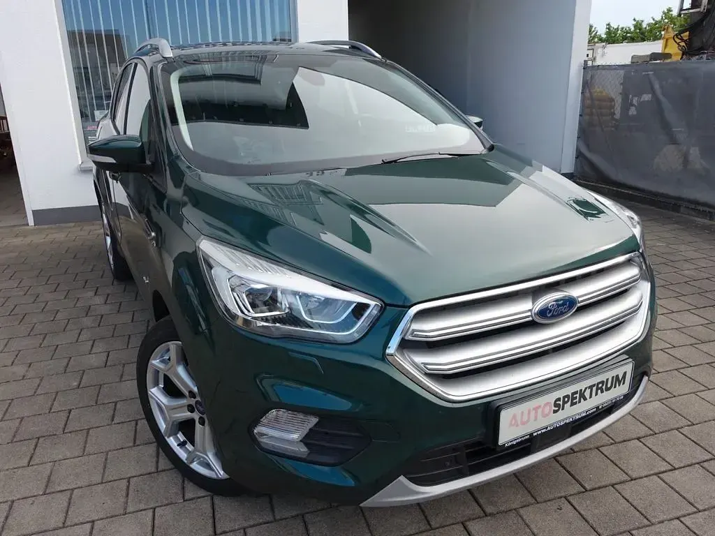 Gebraucht Ford Kuga Titanium 179 PS (131 kW) 2017 Grün SUV
