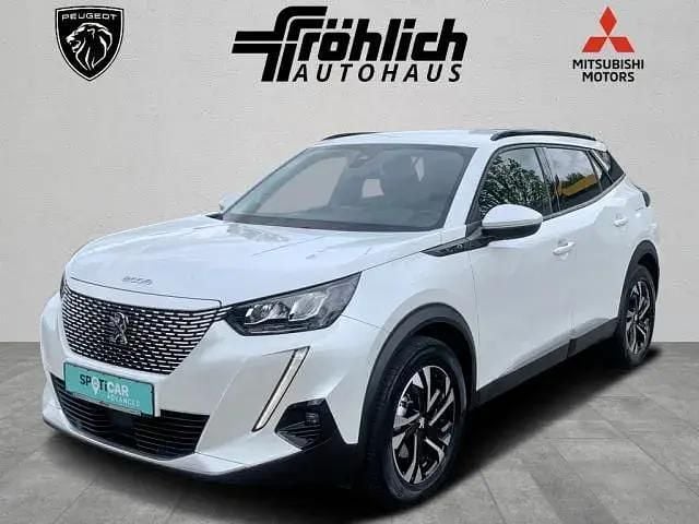 Perlmutt weiß perleffekt (metallic) Gebraucht 2021 Peugeot e-2008 Allure SUV | 15.990 € (Guter Preis) - Bild 1/4