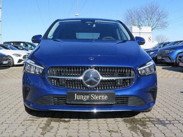Gebraucht 2024 Mercedes B180 Van / Kleinbus | 29.950 € (Guter Preis) - Bild 1/4