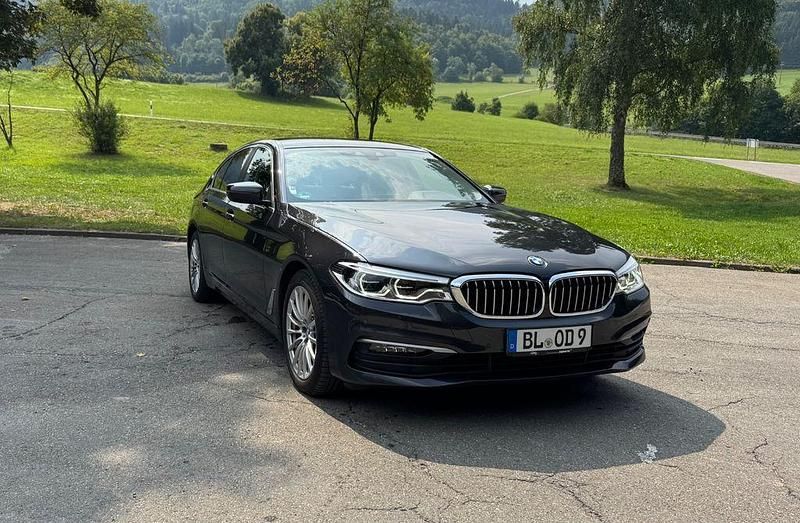 Grau Gebraucht 2018 BMW 540 Sport Line Limousine | 29.900 € (Superpreis) - Bild 1/4