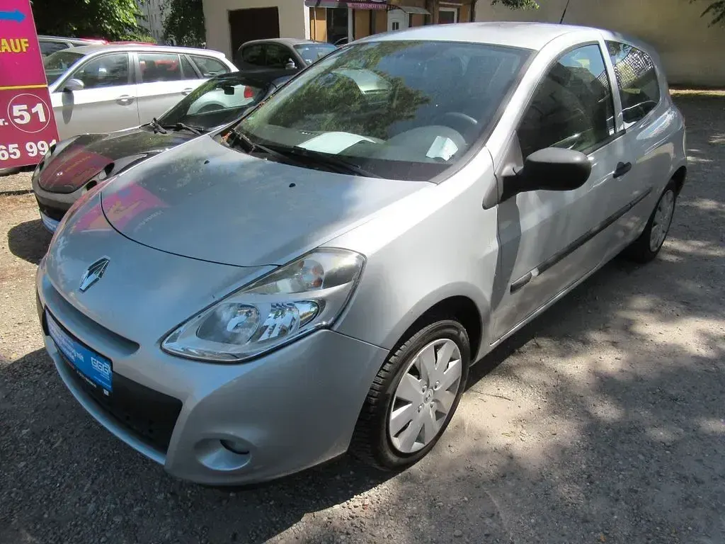 Gebraucht Renault Clio II Expression 75 PS (55 kW) 2009 Silber Limousine
