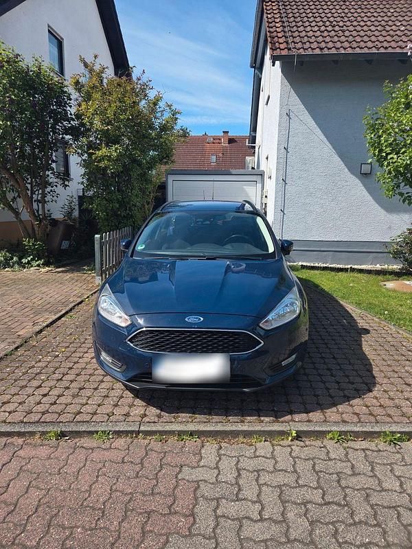 Gebraucht Ford Focus Trend 105 PS (77 kW) 2016 Blau Kombi