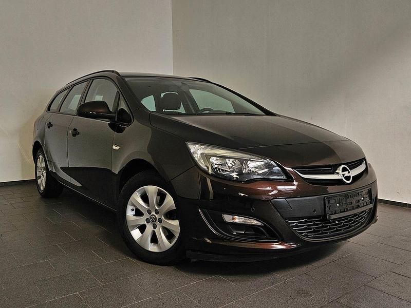 Gebraucht Opel Astra 116 PS (85 kW) 2014 Braun Limousine