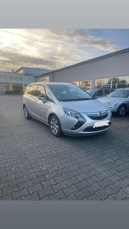 Silber Gebraucht 2014 Opel Zafira Tourer Innovation Van / Kleinbus | 11.000 € (Etwas zu teuer) - Bild 1/4