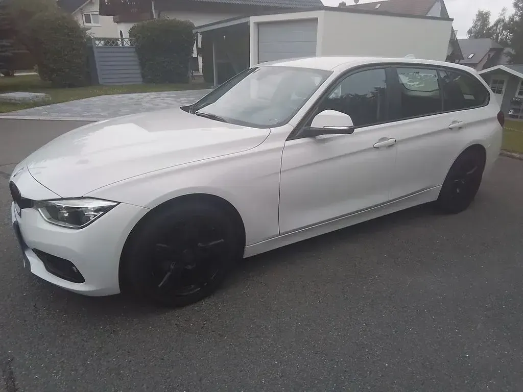 Gebraucht BMW 318 Advantage 150 PS (110 kW) 2018 Weiß Kombi