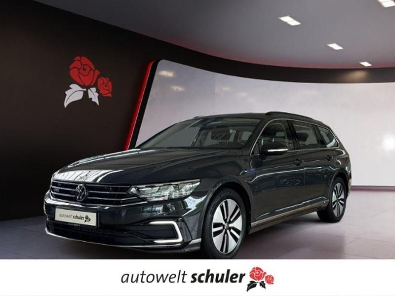 Uranograu Gebraucht 2021 VW Passat Kombi | 20.880 € (Superpreis) - Bild 1/4