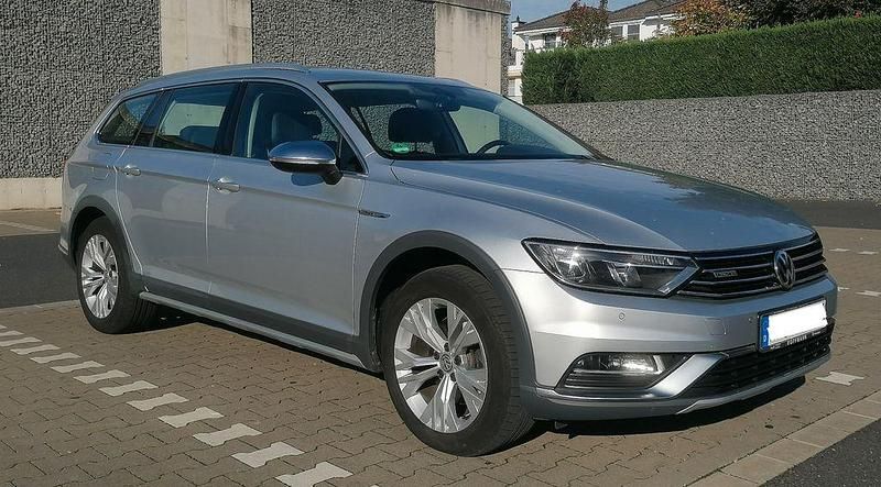 Silber Gebraucht 2016 VW Passat Alltrack Kombi | 15.000 € (Teuer) - Bild 1/4