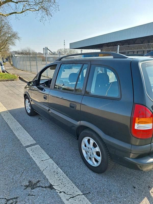 Gebraucht Opel Zafira 101 PS (74 kW) 2002 Schwarz Van / Kleinbus