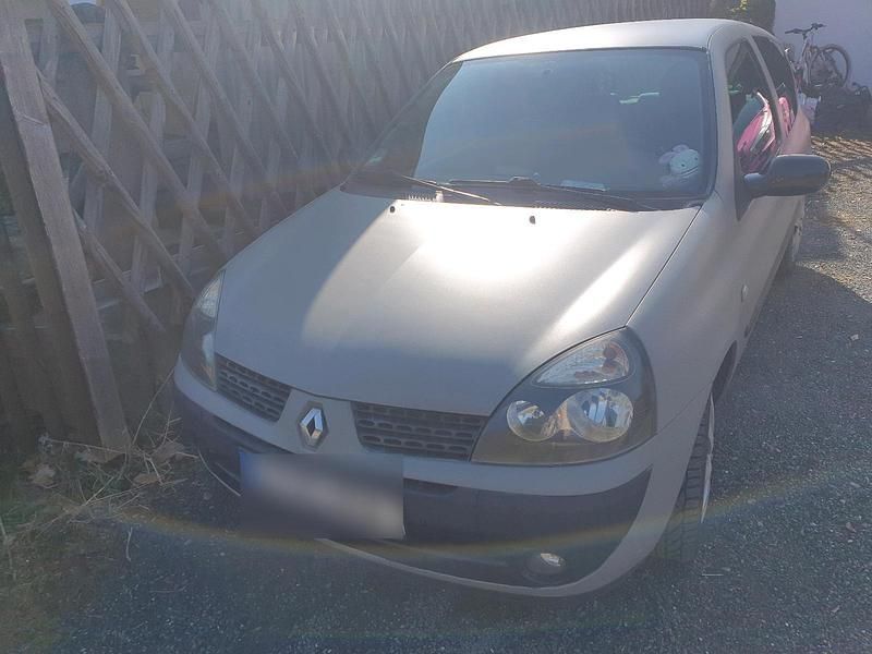 Gebraucht Renault Clio II 75 PS (55 kW) 2003 Grau Kleinwagen