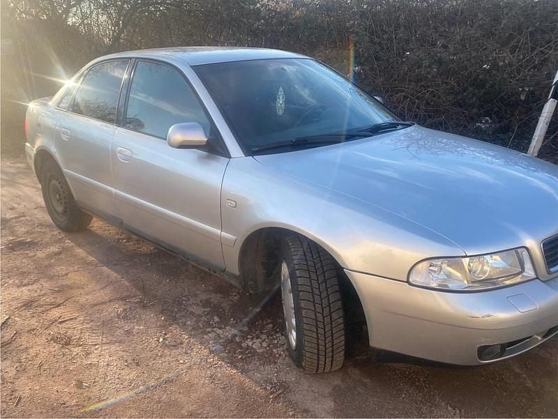 Gebraucht Audi A4 110 PS (80 kW) 2000 Silber Limousine