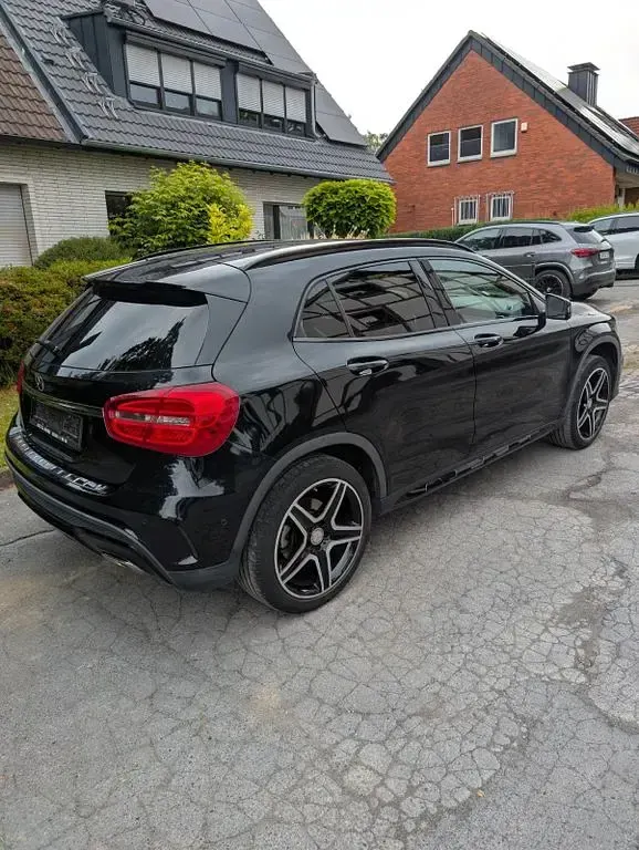 Gebraucht Mercedes GLA180 StreetStyle 122 PS (89 kW) 2016 Schwarz SUV
