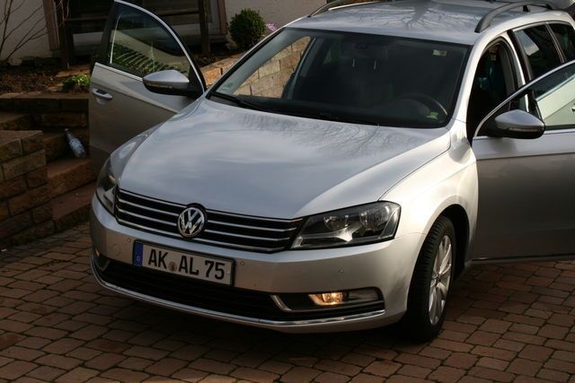 Silber metallic Gebraucht 2011 VW Passat Kombi | 19.499 € - Bild 1/4