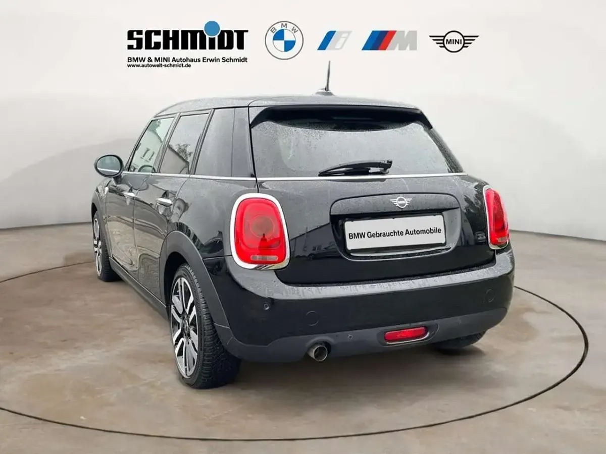 Gebraucht Mini ONE 102 PS (75 kW) 2018 Midnight black metallic Kleinwagen