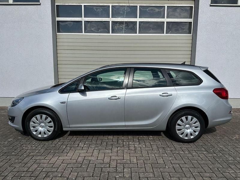 Gebraucht Opel Astra Edition 140 PS (102 kW) 2015 Silber Kombi