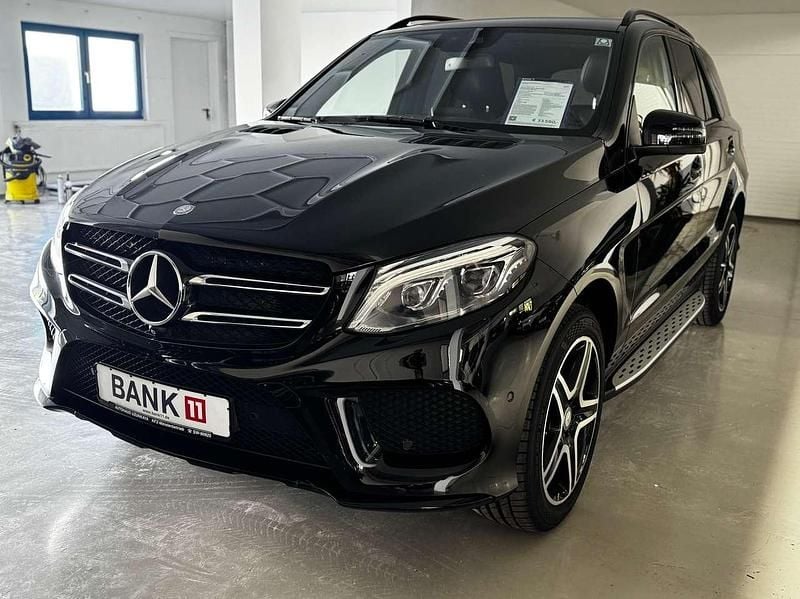 Obsidianschwarz Gebraucht 2016 Mercedes GLE400 SUV | 33.590 € (Fairer Preis) - Bild 1/4