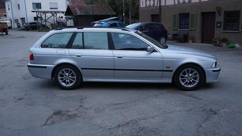 Gebraucht BMW 530 231 PS (169 kW) 2000 Silber Kombi