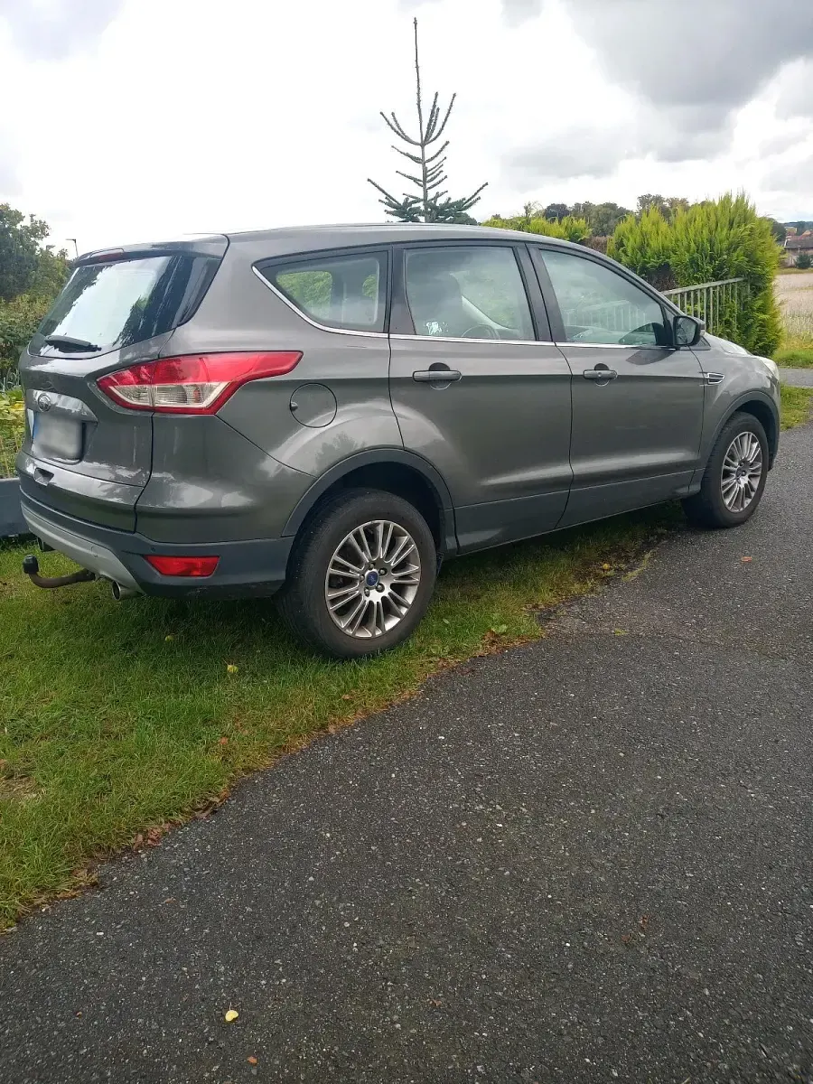Gebraucht Ford Kuga 163 PS (119 kW) 2014 Grau SUV