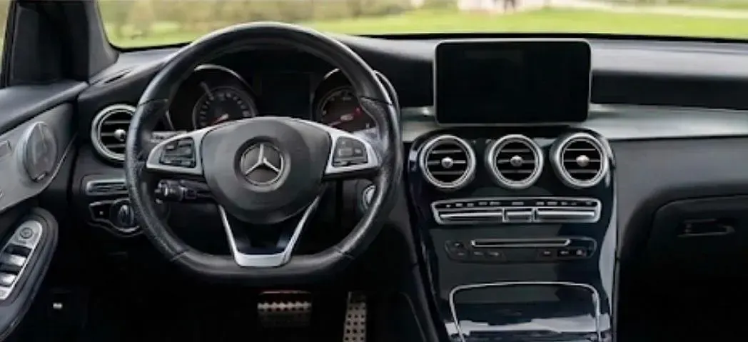 Gebraucht Mercedes GLC350 AMG line 258 PS (189 kW) 2019 Rot SUV