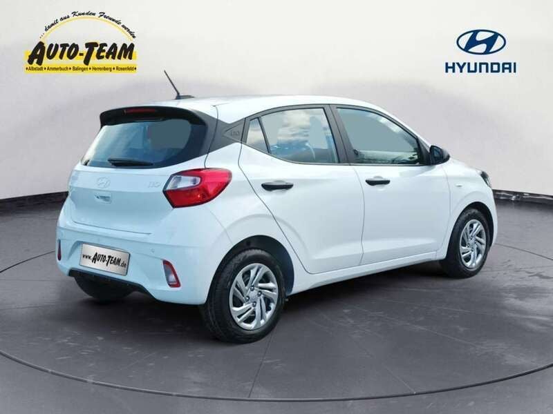 Gebraucht Hyundai i10 Select 63 PS (46 kW) 2024 Atlas white Kleinwagen