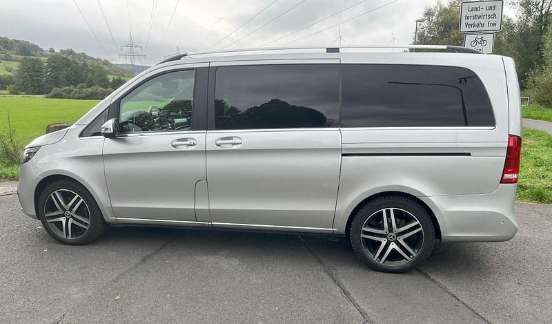 Silber Gebraucht 2020 Mercedes V300 Van / Kleinbus | 47.900 € (Superpreis) - Bild 1/4