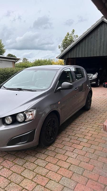 Gebraucht Chevrolet Aveo 69 PS (50 kW) 2012 Grau Kleinwagen