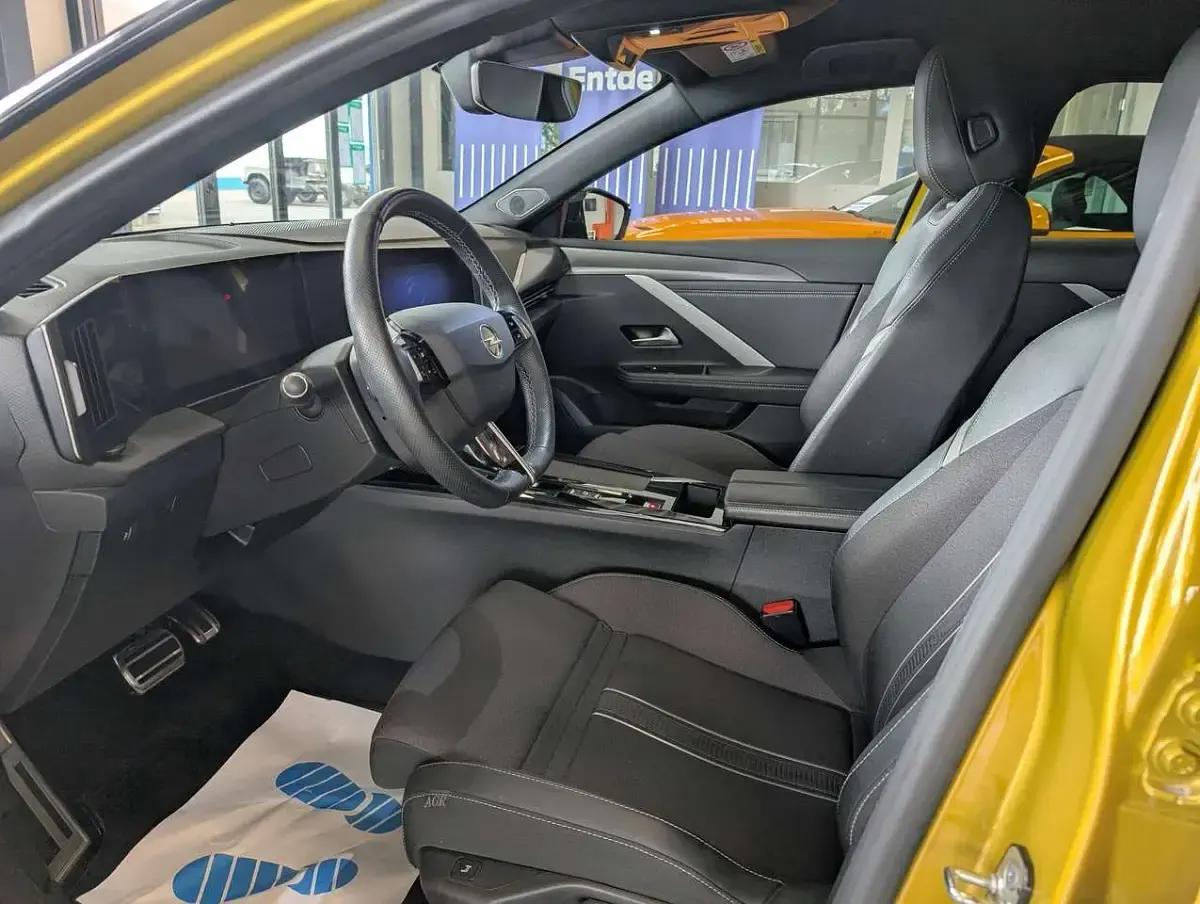 Gebraucht Opel Astra GS Line 131 PS (96 kW) 2023 Kult gelb Kleinwagen