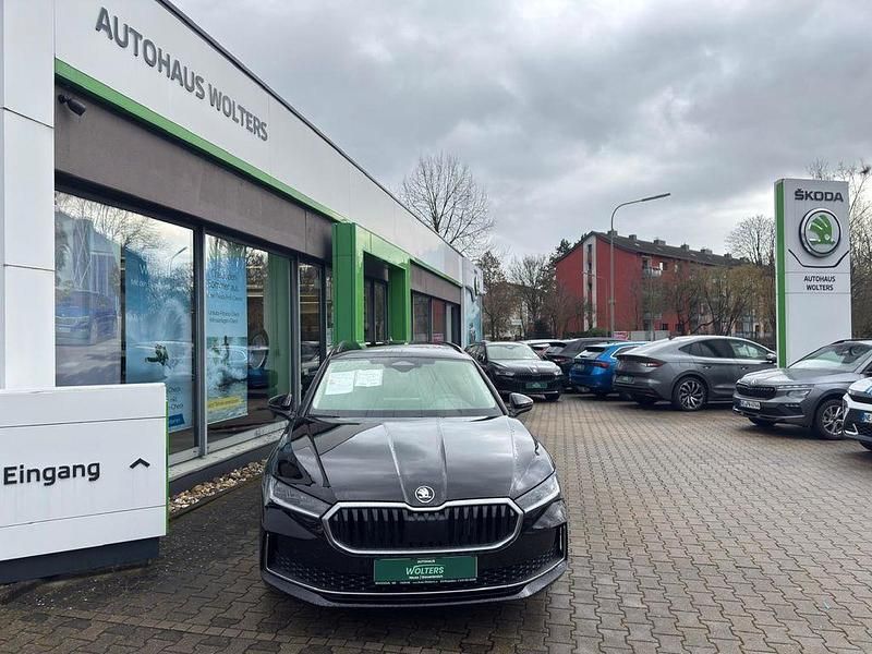 Neu Skoda Superb Selection 150 PS (110 kW) 2026 Schwarz Kombi