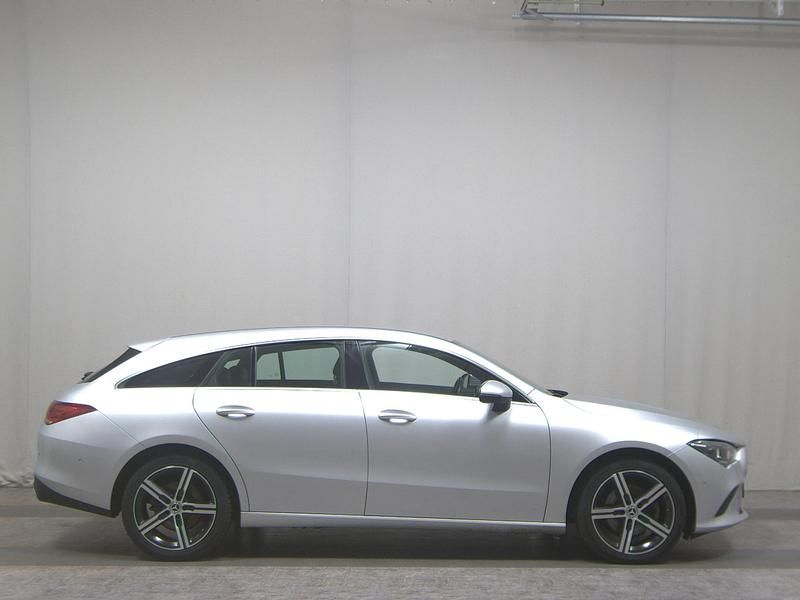 Silber Gebraucht 2022 Mercedes CLA200 Shooting Brake Progressive Kombi | 15.450 € (Superpreis) - Bild 1/4