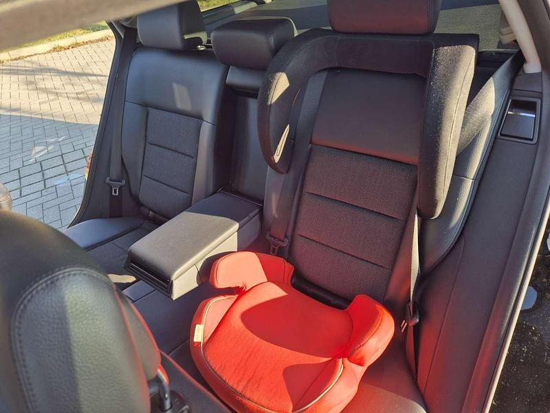 Gebraucht Mercedes E220 170 PS (125 kW) 2012 Schwarz Kombi