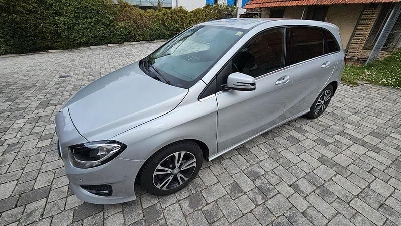 Gebraucht Mercedes B180 109 PS (80 kW) 2016 Silber Van / Kleinbus