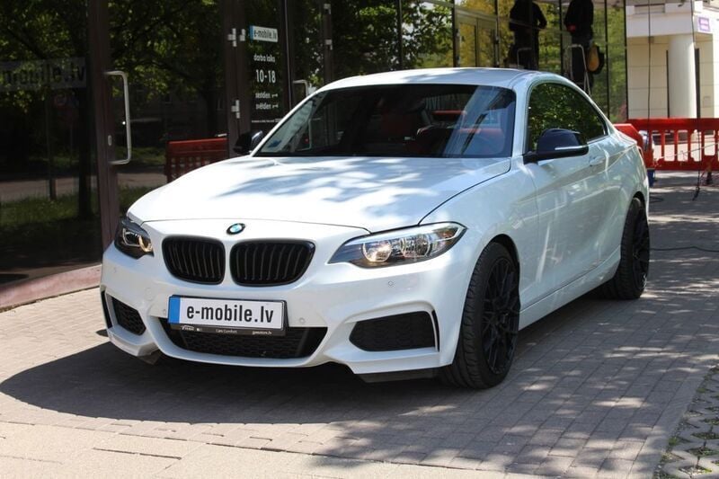 Weiß Gebraucht 2014 BMW 228 Performance Coupé | 16.900 € (Fairer Preis) - Bild 1/4