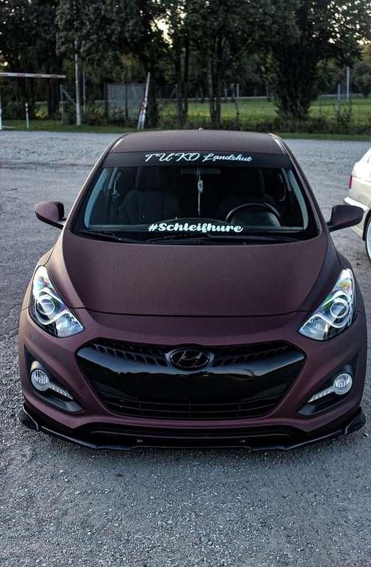 Grau Gebraucht 2014 Hyundai i30 Classic Coupé | 4.500 € (Etwas zu teuer) - Bild 1/4