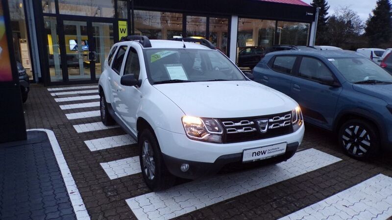 Gletscherweiss Gebraucht 2016 Dacia Duster Celebration SUV | 12.150 € (Etwas zu teuer) - Bild 1/4