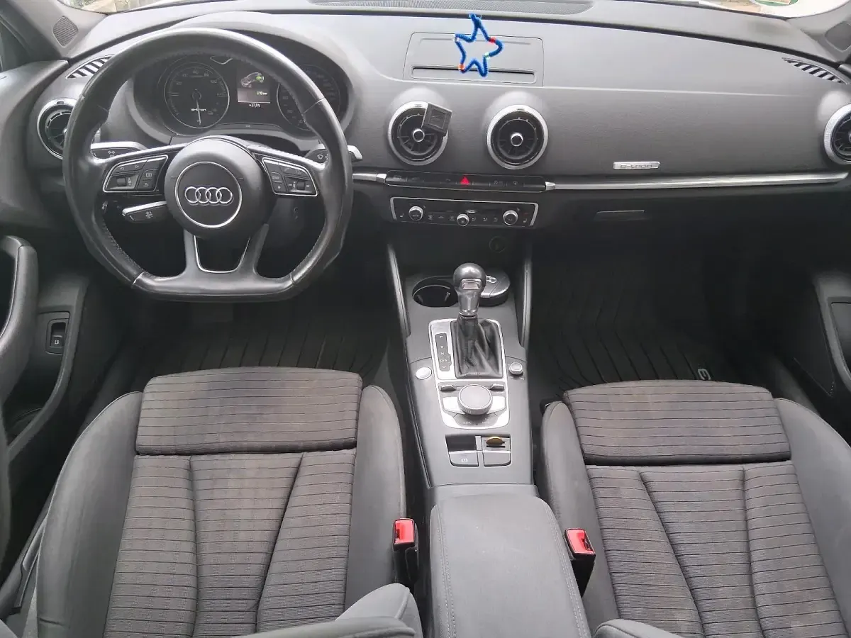 Gebraucht Audi A3 Sportback e-tron 150 PS (110 kW) 2017 Weiß Kleinwagen