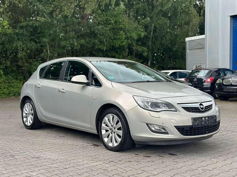Beige Gebraucht 2010 Opel Astra Cosmo Limousine | 4.950 € (Fairer Preis) - Bild 1/2