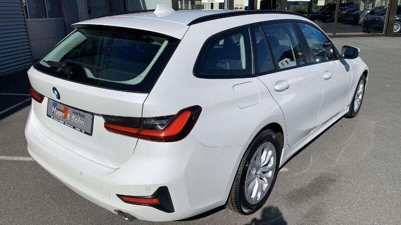 Gebraucht BMW 320 190 PS (139 kW) 2022 Mineralweiss metallic Kombi