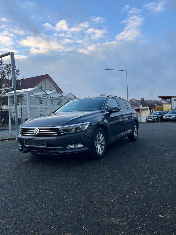 Grau Gebraucht 2018 VW Passat Comfortline Kombi | 12.790 € (Guter Preis) - Bild 1/4