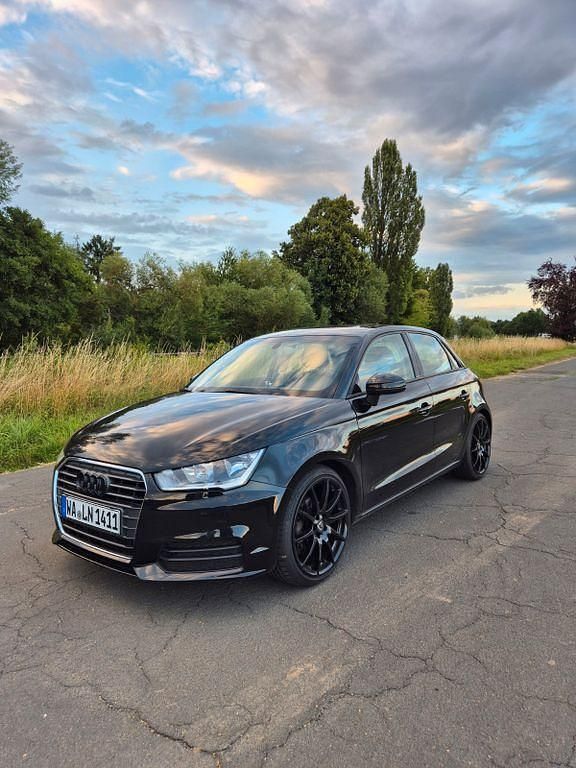 Schwarz Gebraucht 2016 Audi A1 Sportback Ambiente Kleinwagen | 9.750 € (Guter Preis) - Bild 1/4