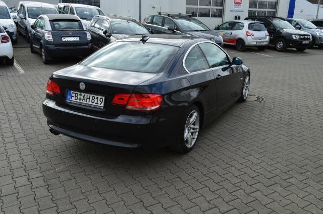 Gebraucht BMW 325 Sport Line 218 PS (160 kW) 2007 Schwarz metallic Coupé