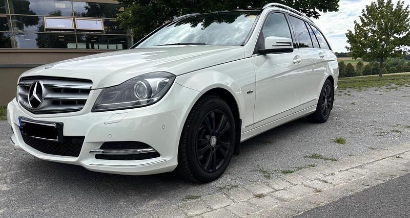 Weiß Gebraucht 2011 Mercedes C220 Avantgarde Kombi | 6.790 € (Fairer Preis) - Bild 1/4