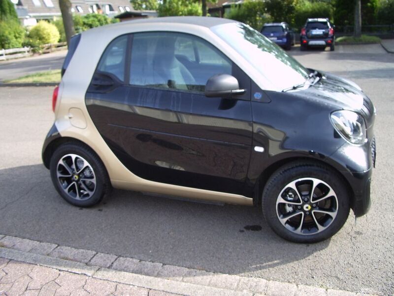 Schwarz Gebraucht 2022 Smart ForTwo Electric Drive Coupé | 9.800 € (Fairer Preis) - Bild 1/4