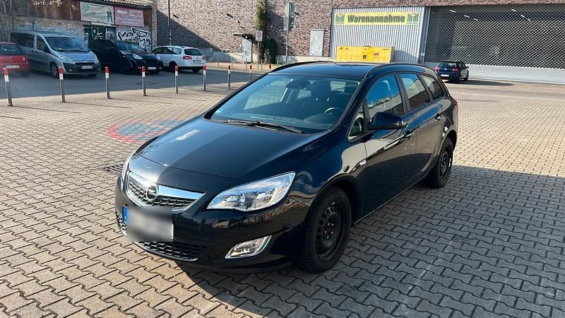 Schwarz Gebraucht 2011 Opel Astra Kombi | 5.200 € (Etwas zu teuer) - Bild 1/4